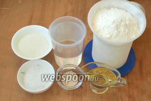 Для приготовления арнаутов нам понадобится мука пшеничная, сухие дрожжи, горчичное масло, вода, сахар и соль.