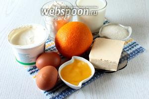 Для приготовления вафель нам понадобятся: сахар, яйца куриные, молоко, мука пшеничная, разрыхлитель, масло сливочное, апельсин, мёд и сметана.
