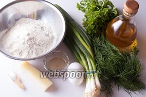Сыр гравьера можно заменить любым другим твёрдым сыром. Оливковое масло, думаю — любым другим растительным. На фотографии нет воды, а её количество в рецепте указано очень приблизительно — оно будет зависеть от многих других факторов, вода добавляется «по потребности».
Вспомогательные компоненты нужны: масло оливковое — для жарки,
а мука пшеничная — для раскатывания теста.