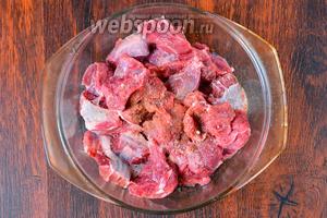 Добавляем корицу молотую, солим по вкусу.