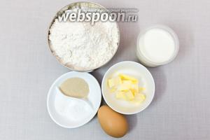 Сначала приготовим тесто для булочек. Для него нам понадобятся: мука, сливочное масло, молоко, дрожжи, соль, сахар.