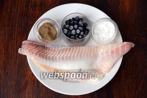 Для приготовления морского языка со смородиной мне понадобился кориандр, соль, смородина чёрная и морской язык.