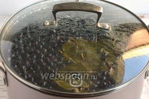 Довести до кипения. Проварить 2 минуты. Оставить для настаивания на 2 дня.