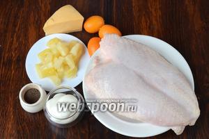 Для приготовления медальонов из курицы вам понадобится майонез, перец чёрный молотый, соль, ананас консервированный, кумкваты, сыр и куриная грудка.