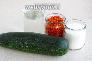 Для приготовления компота нужно взять цукини (или кабачки), облепиху, сахар и воду. В ингредиентах указан вес кабачков, очищенных от кожицы и семян. Количество воды дано приблизительно и выясняется в процессе готовки. Для простоты приготовления, следует учесть, что в банке ёмкостью 0,5 л помещается 220 г облепихи, а также 450 г сахара. Расчёт ингредиентов сделан на 1 банку компота, ёмкостью 3 л.