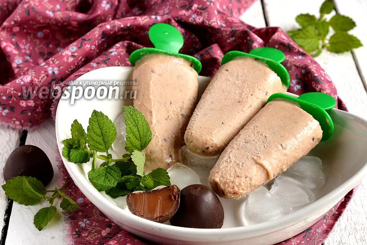 Рецепт Бананово-кокосовое мороженое с кусочками шоколадных конфет