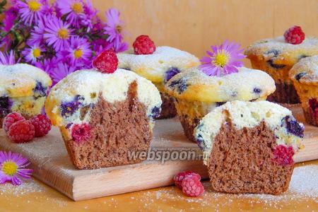 Фото рецепта Маффины с маскарпоне и ягодами