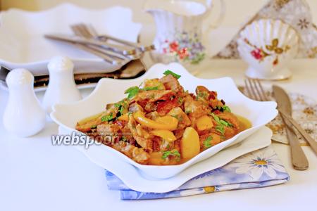 Фото рецепта Свинина с овощами тушёная в сливках