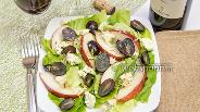 Фото рецепта Салат с грушей, голубым сыром и виноградом