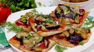 Фото рецепта Мини-пиццы с грибами и луком