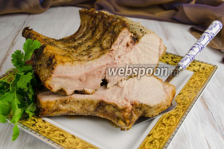 Свиная корейка на косточке с картофелем