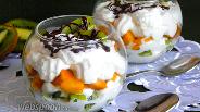 Фото рецепта Сливочный десерт с киви и персиками