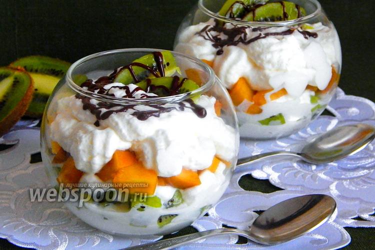 Фото Сливочный десерт с киви и персиками
