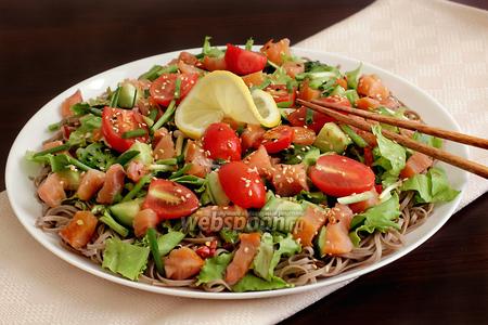 Фото рецепта лапши соба с лососем