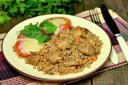 Фото рецепта Гречка со свининой и помидорами с сыром в мультиварке