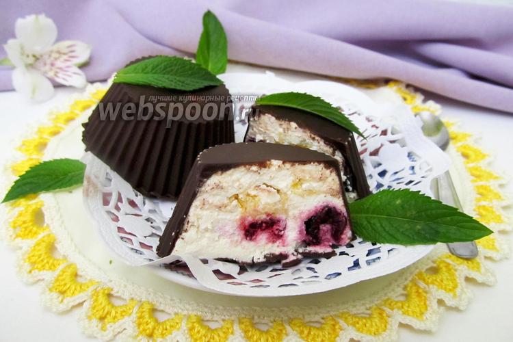 Фото Творожный десерт с ягодами ежевики