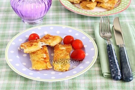 Фото рецепта Конвертики из лаваша с сырной начинкой