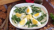 Фото рецепта Закуска из яиц в соусе из белой спаржи