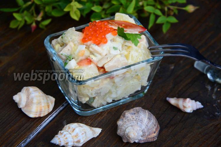 Фото Тёплый салат из картофеля и консервированного кальмара