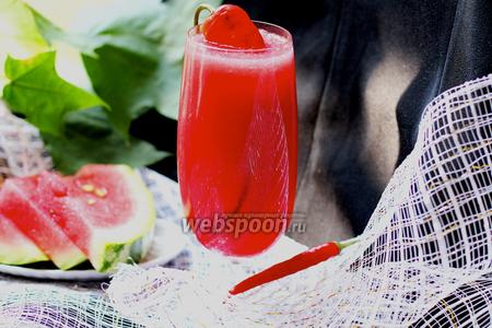 Фото рецепта Арбузный лимонад с перцем чили