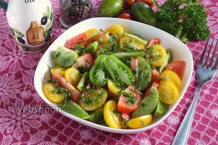 Фото рецепта Салат  «Светофор» из трёх видов помидоров