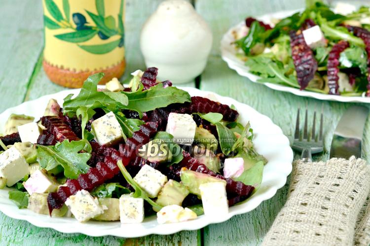 Фото Свекольный салат с рукколой и мягким сыром