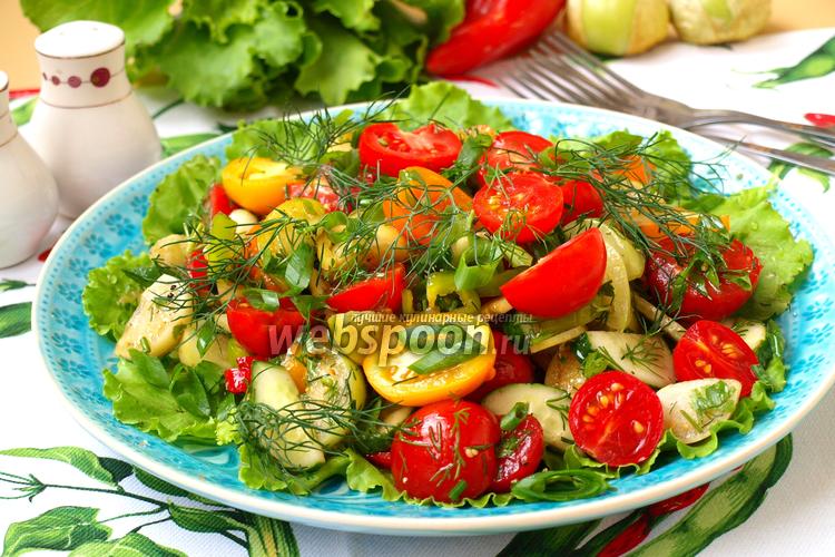 Фото Летний овощной салат с физалисом