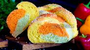 Фото рецепта Трёхцветный хлеб с печёным сладким перцем