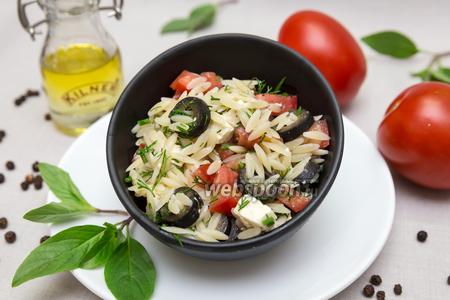 Фото рецепта Салат с орзо и сыром Фета