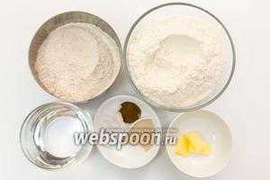 Для приготовления нам понадобятся: мука пшеничная, мука ржаная, размягчённое сливочное масло, солод ржаной, дрожжи, соль, сахар, мёд, вода.