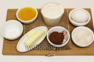 Для приготовления будем использовать следующие продукты: сахар, мёд, яйцо куриное, масло сливочное, какао, соду, муку пшеничную.