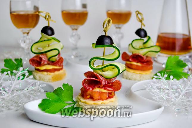 Фото Канапе с овощами и колбасой