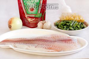 Для приготовления вкусной рыбы с чесноком возьмём белую рыбу (у меня Пангасиус), кетчуп, лук, чеснок, фасоль зелёную замороженную, кукурузу в зёрнах замороженную, специи для рыбы, лимонный сок.
