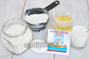 Нам потребуется немного сахара, соль по вкусу, мука, разрыхлитель, масло растительное, кефир, яйцо и соль по вкусу.