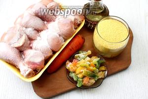 Для приготовления нам понадобятся следующие ингредиенты: куриная голень, крупа кускус, масло растительное, морковь, перец сладкий ( у меня был замороженный), соль и вода.