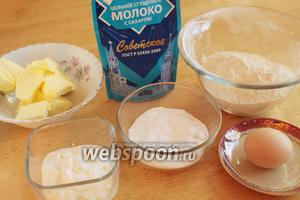 Для приготовления печений нужно взять сгущёнку, масло, муку, яйцо, сахарную пудру и разрыхлитель.