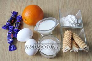 Для приготовления десерта нужно взять следующие продукты: апельсины, молоко, яйца, муку, сахар, шоколадные конфеты (шоколад), печенье песочное.