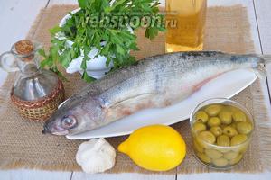 Приготовим продукты: краснопёрку (у меня рыба замороженная), масло растительное, вино, зелень, оливки, чеснок, лимон, соль и перец по вкусу, лук репчатый.