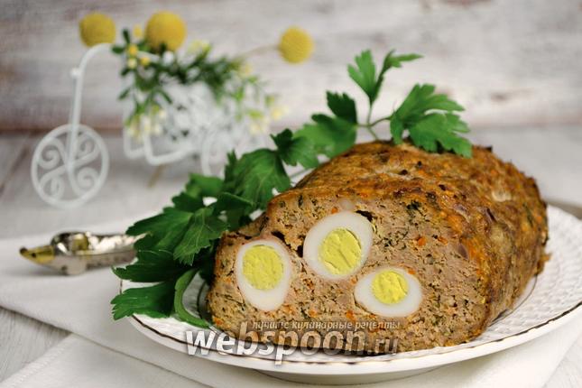 Фото Мясной рулет с перепелиными яйцами