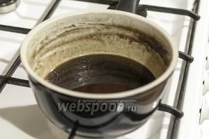 Наконец, наша меласса уварилась до нужного цвета (чёрно-шоколадного), уменьшившись в объёмах до 150 мл.
Надеемся, что вы найдёте достойное применение такому продукту, как свекольная патока (меласса). Например, испечёте имбирное печенье, как это сделаем мы.
Приятных гастрономических впечатлений!