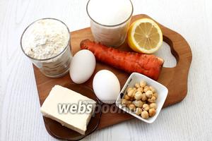 Для приготовления кекса нам понадобятся следующие ингредиенты: морковь, масло сливочное, яйца, сахар, мука, разрыхлитель, сок и цедра лимона, а также орехи.