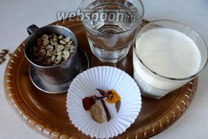 Для приготовления нам потребуется зелёный кофе, молоко, вода, смесь специй. А также мёд или сахар по вкусу.