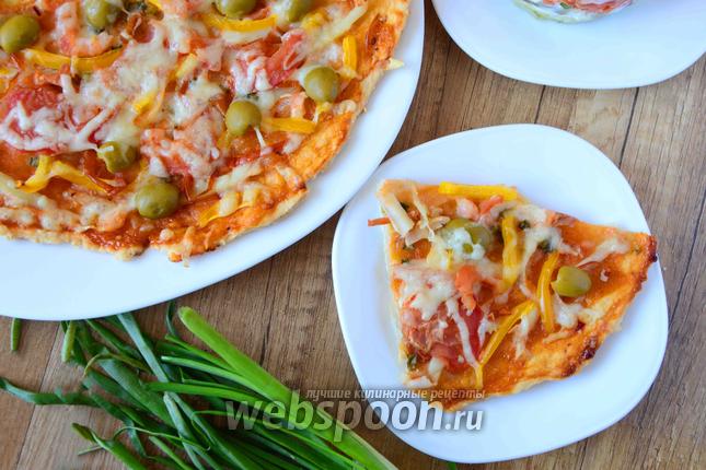 Фото Острая пицца с кальмаром и креветками