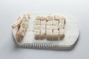 Пока репа жарится, порезать гренки.