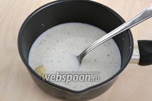 Нарежьте имбирь кусочками, добавьте в молоко вместе с ванильным сахаром и прокипятите на маленьком огне минут 5. Немного холодного молока оставьте, примерно 50 мл.