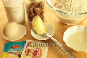 Для приготовления печений нужно взять муку, масло, яйца, сахар, фундук, разрыхлитель и ванилин.