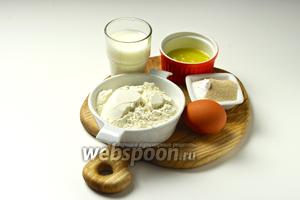 Для приготовления английских маффинов вам понадобятся мука пшеничная, мука грубого помола, сливочное масло, оливковое масло, яйцо, молоко, дрожжи, сода, сахар и соль.