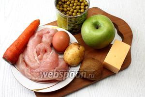Для приготовления салата нам понадобится куриное филе, картофель, яйца куриные, морковь, киви, яблоко, горошек консервированный, лук репчатый, сыр твёрдый и майонез.