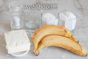 Продукты для приготовления бананового тарта подготовим такие продукты, как: пшеничная мука, сливочное масло, сахар, ледяная вода и бананы (3 средних или 2 крупных).