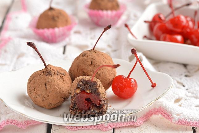 Фото Конфеты из сухофруктов и коктейльной вишни